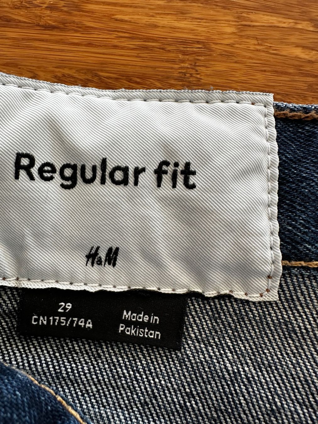 H&M Pantaloni: H&M Jeans Shorts Regular Fit Gr. 29 – Usato da Zürich venduto da karsumpel11 2