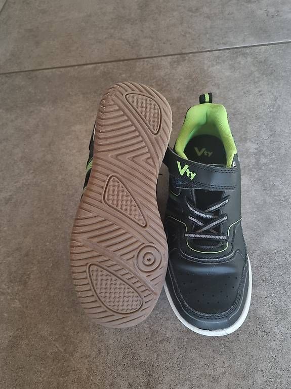 Schuhe für Jungen: Turnschuhe Grösse 34 – Gebraucht aus Dieterswil von dan_66dw 2