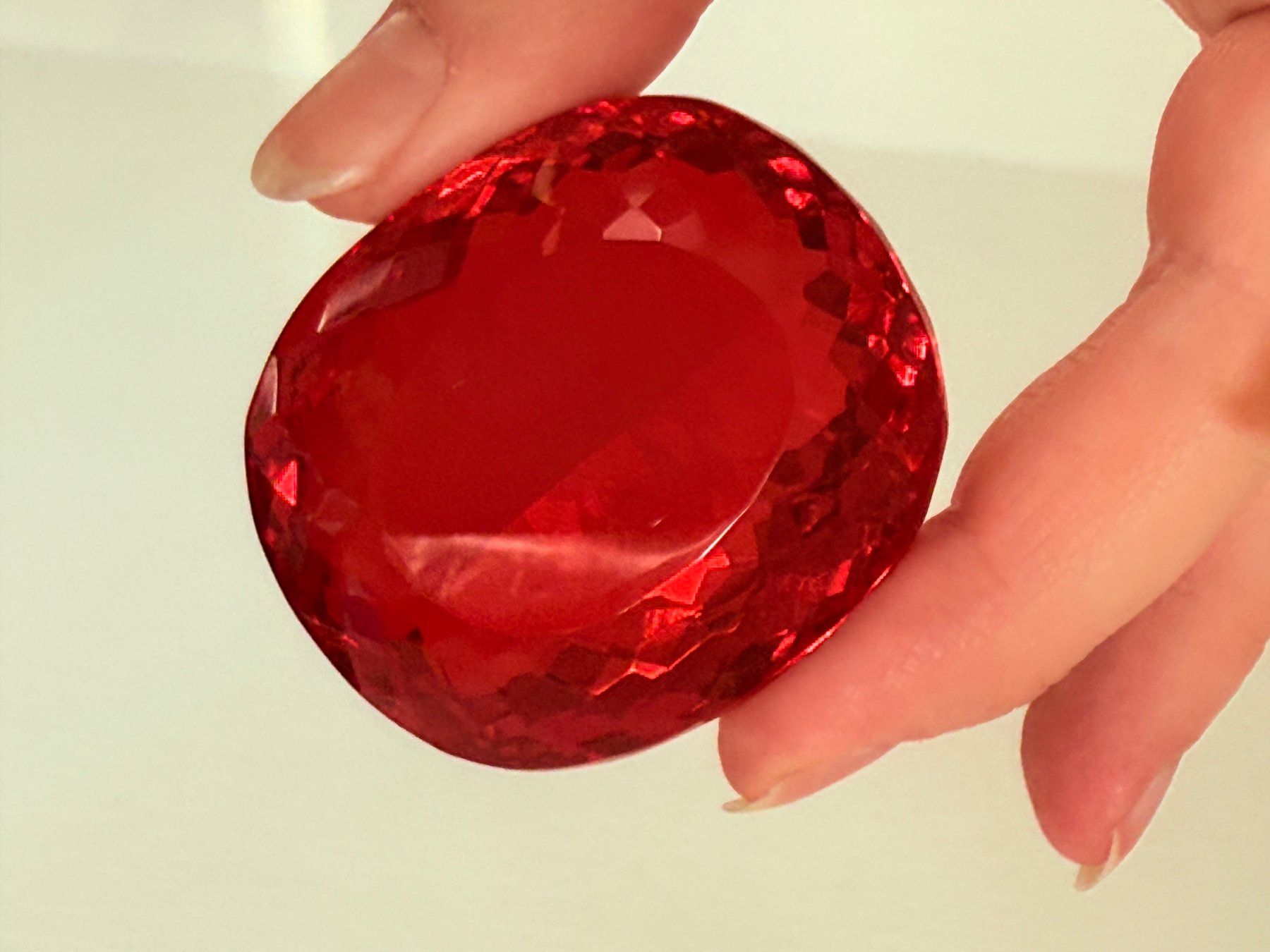 Pietre preziose: 415.30 Ct Certified Red-Orange Cushion Cut Loose Gemstone – Nuovo e nell'imballaggio originale da Genève venduto da AWWA 5