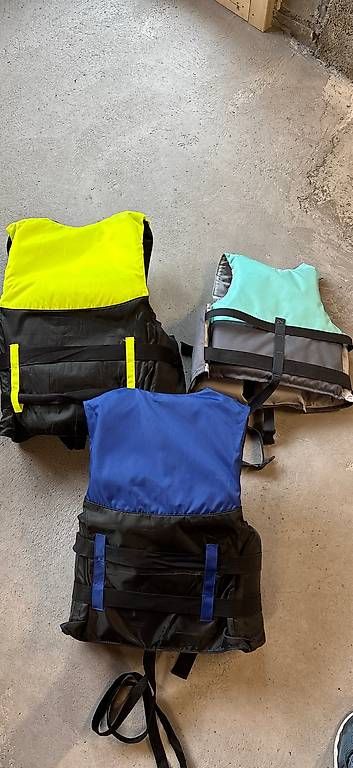 Schwimmwesten: Schwimmwesten 3 Stk Neuwertig  – Gebraucht aus Flums von Limatools 1