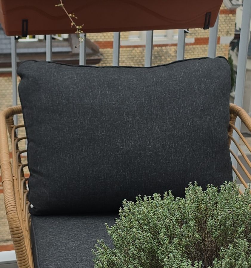 Cuscini: Cuscino rettangolare nero usato – Usato da Winterthur venduto da riccardo2014