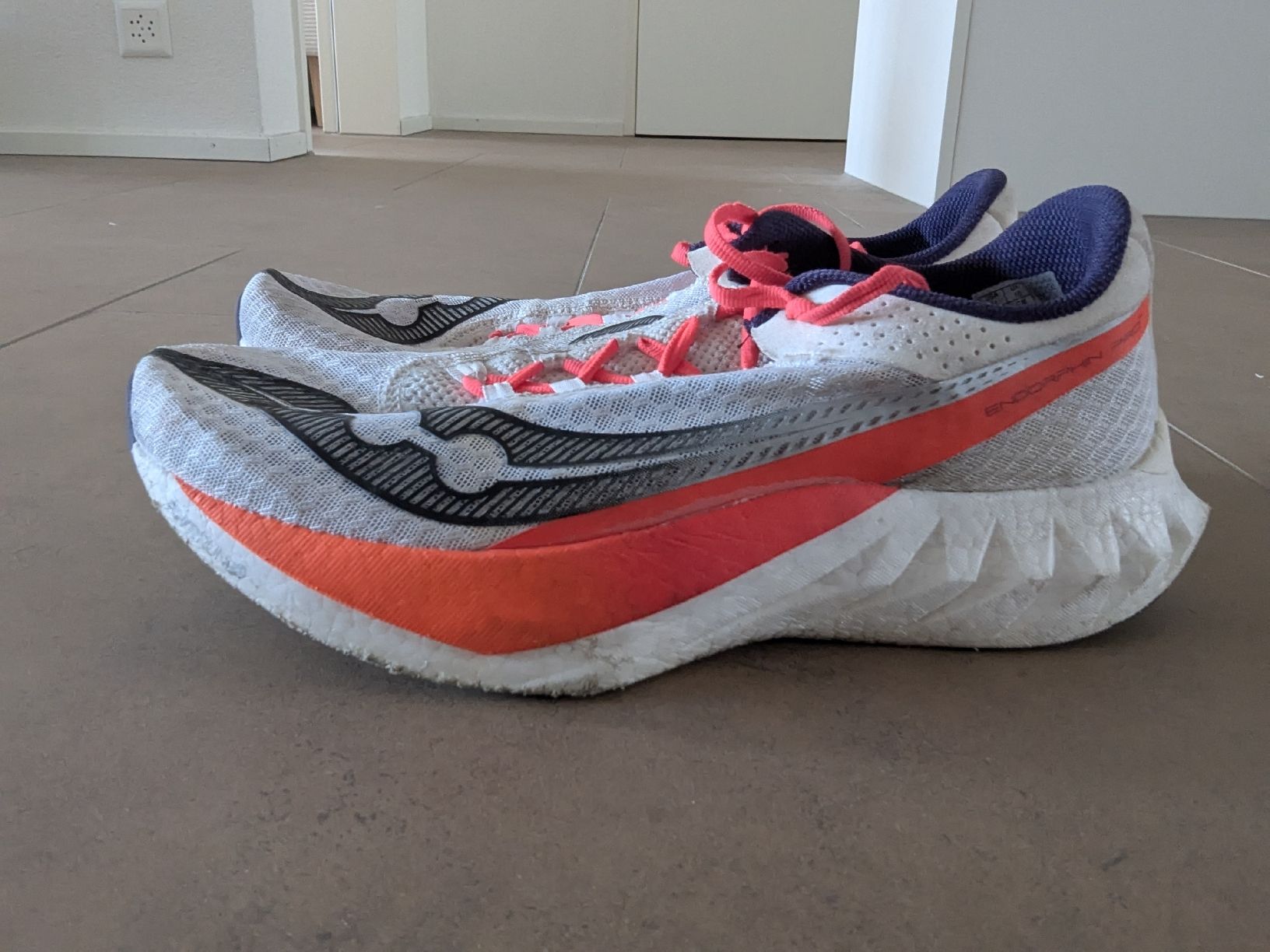 Saucony Herrenschuhe: Saucony Endorphin Pro 3 (Carbon) – Gebraucht aus Hunzenschwil von Limitless15