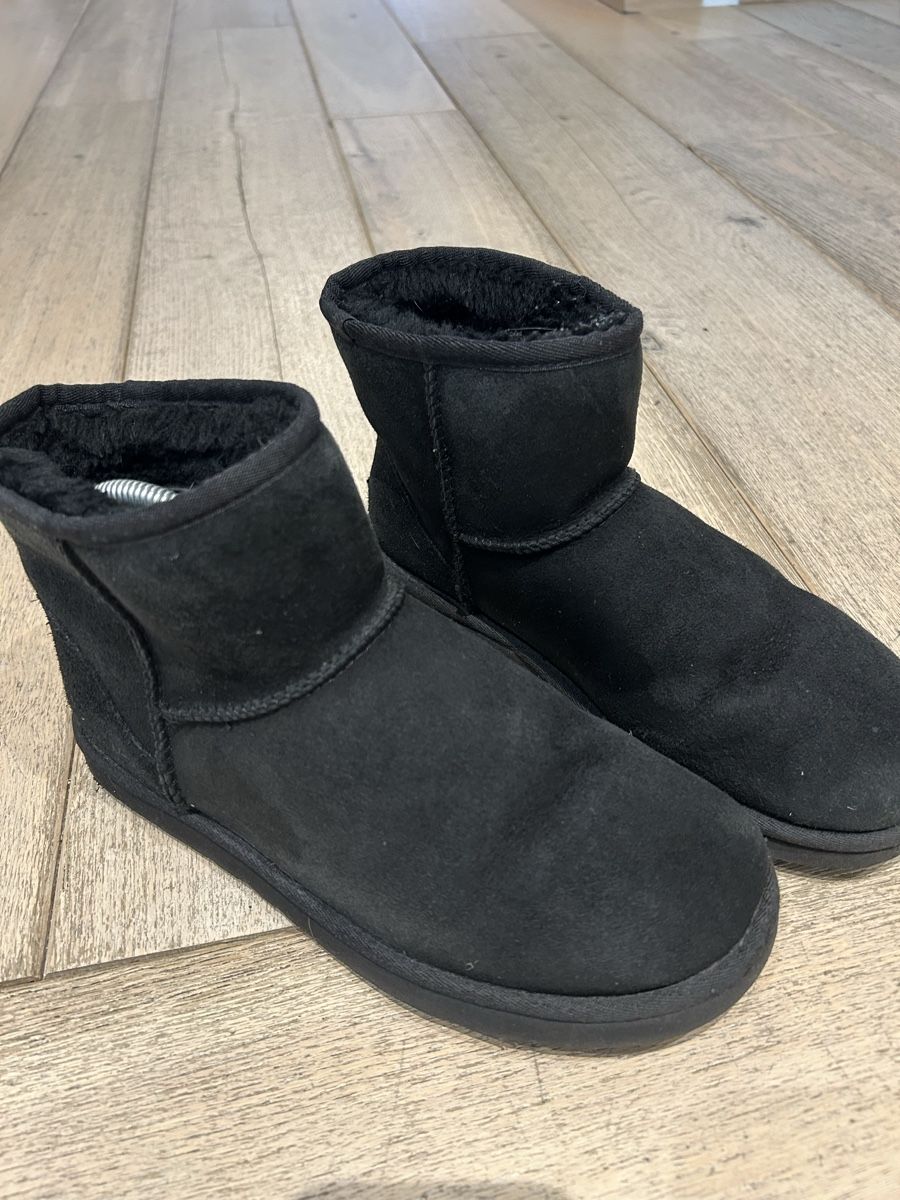 Scarpe da donna: UGG Classic Mini Noir, Taille 38  – Usato da Signy venduto da Chloe79