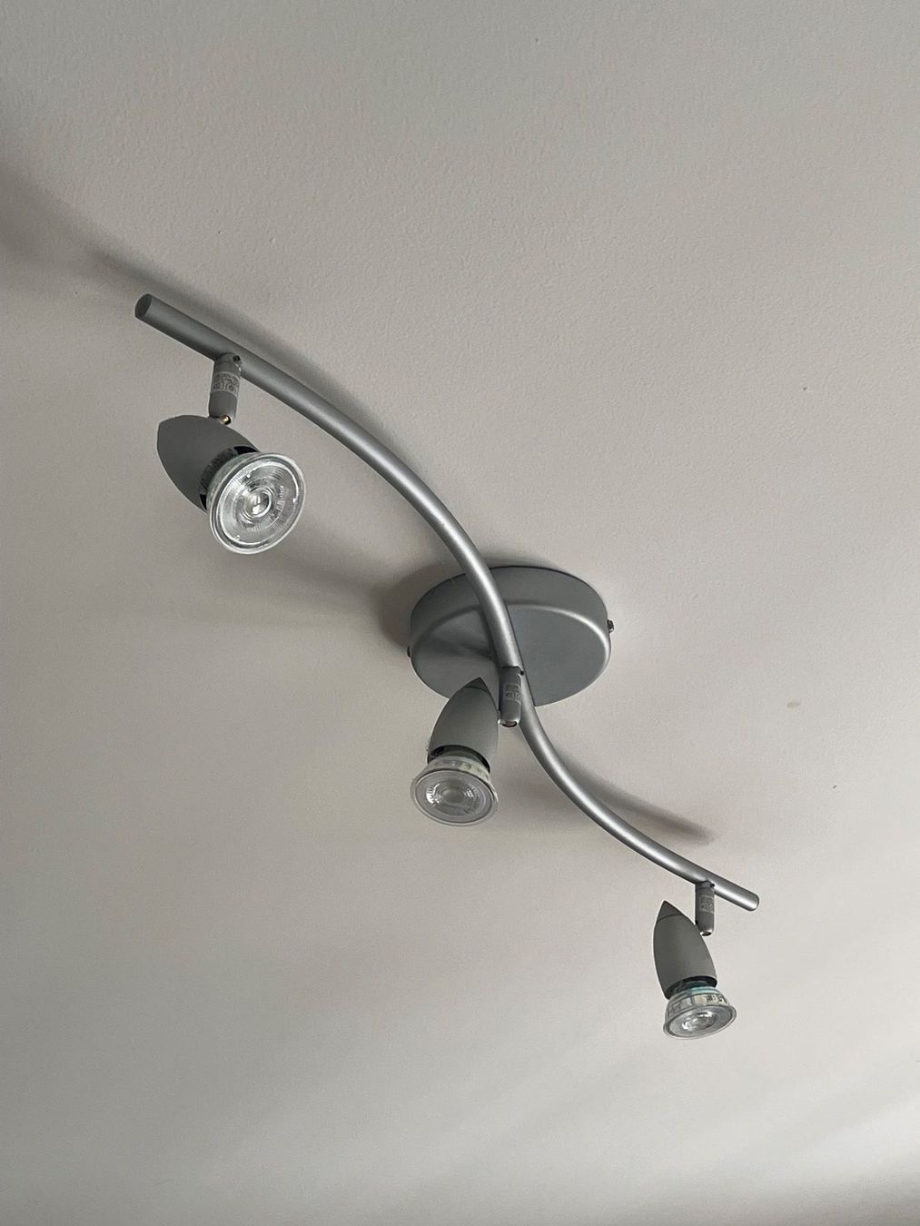 Lustres & lampes de plafonds: Plafonnier métal gris – D'occasion à Neuchâtel par NCHOU