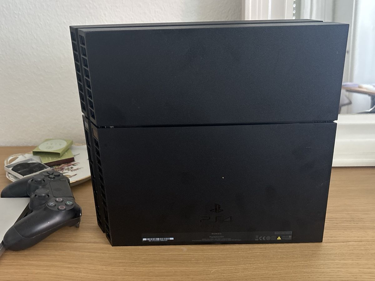 Sony Konsolen: Playstation 4 Console with Controller Good Condition – Gebraucht aus Zürich von alo_tx9x 4