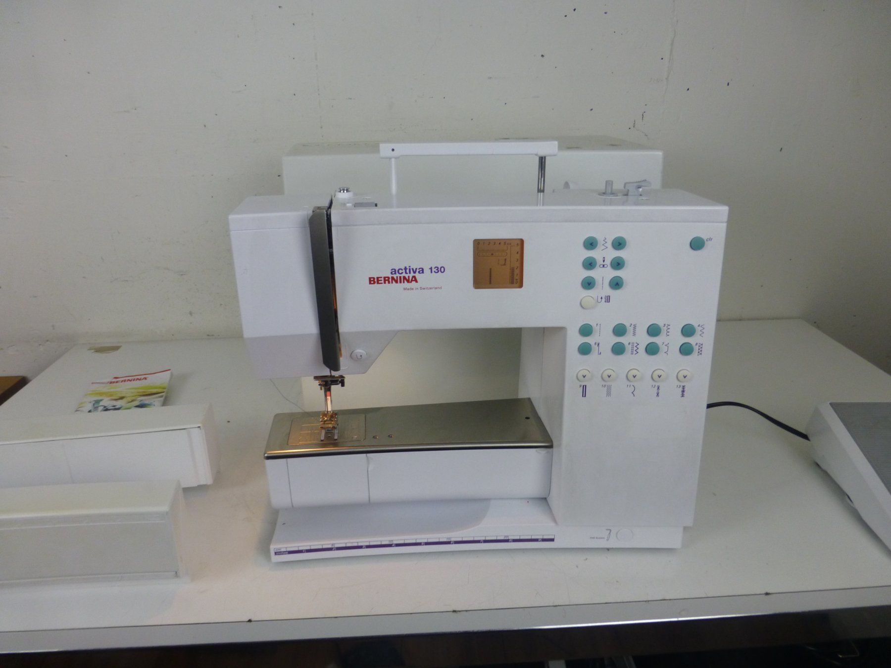 Bernina Macchine da cucire: BERNINA Activa 130 mit Original Koffer – Usato da Fahrweid venduto da ekv 1