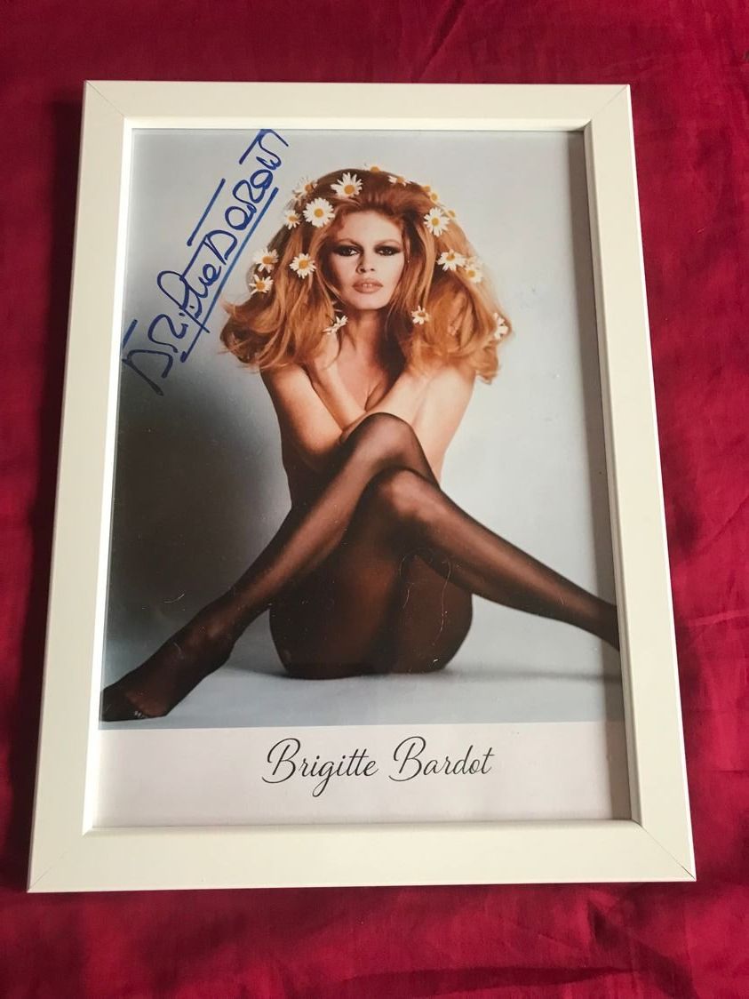 Autografi: BRIGITTE BARDOT  handsigniertes & eingerahmtes Grossfoto COA – Usato da Stallikon venduto da Hollywood7