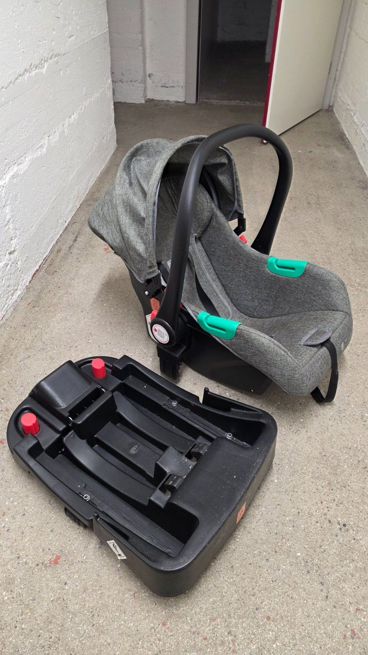 Maxi-Cosi Seggiolini per auto: Maxi Cosi Schale mit Isofix – Usato da Zürich venduto da Mischu_1985