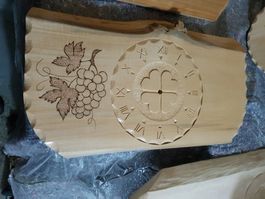 Wanduhr  traube neu aus lindenholz
