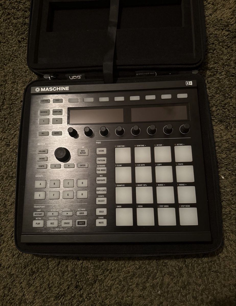 Native Instruments Musikinstrumente: Native Instruments MASCHINE MK2 BLACK HW – Gebraucht aus Oberneunforn von lwiesmann 1