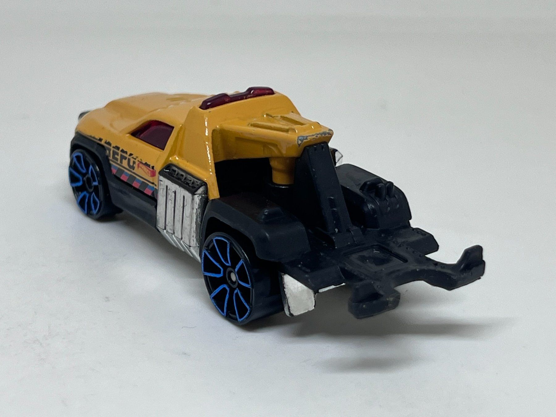 Hot Wheels Modellini d'auto: Hot Wheels Repo Duty #559 – Usato da Wildegg venduto da LaaBoutique 2