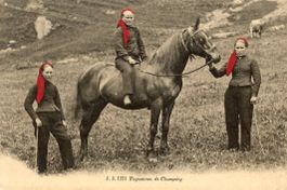 Champéry  VS   -  Paysannes  /  foulard rouge