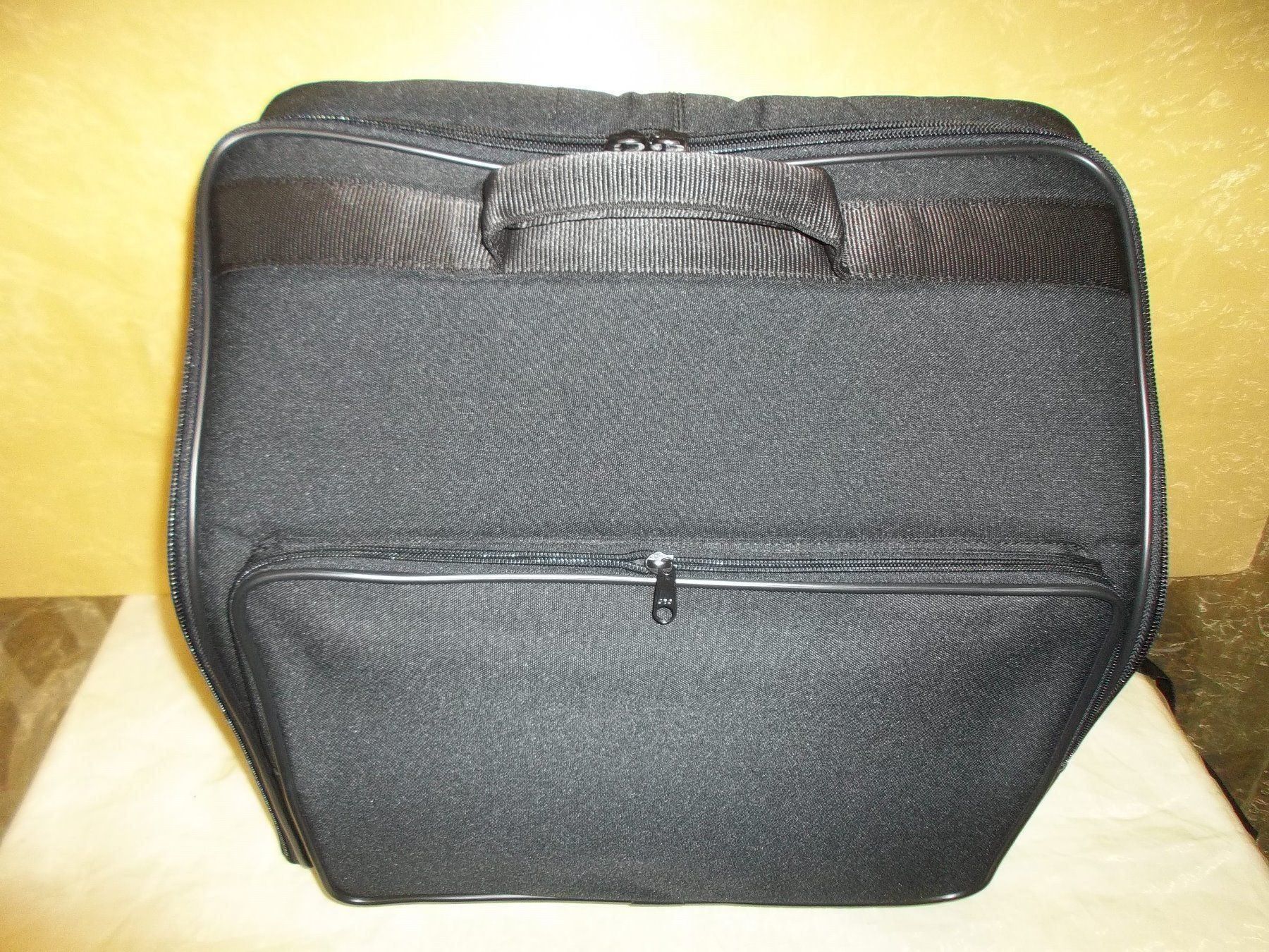 Zaini: Akkordeon Tasche (Rucksack) – Nuovo e nell'imballaggio originale da Jegenstorf venduto da Oktavio
