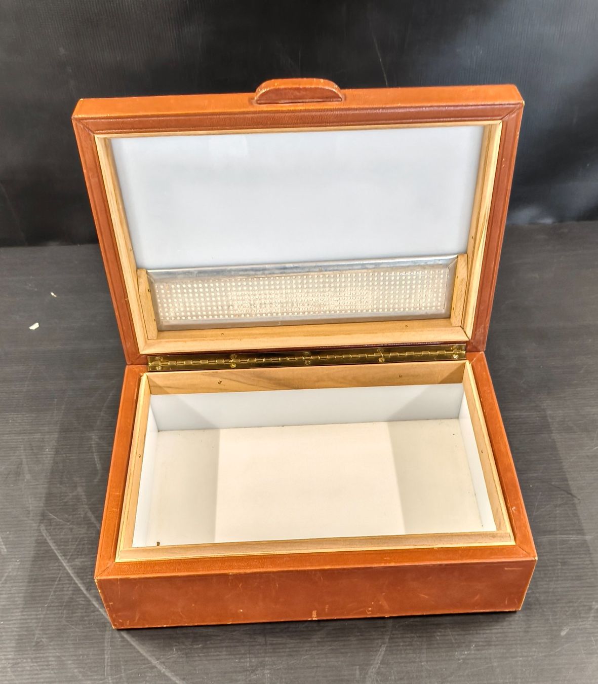 Humidore: Humidor in Leder eingebunden – Gebraucht aus Basel von bk_brockibasel