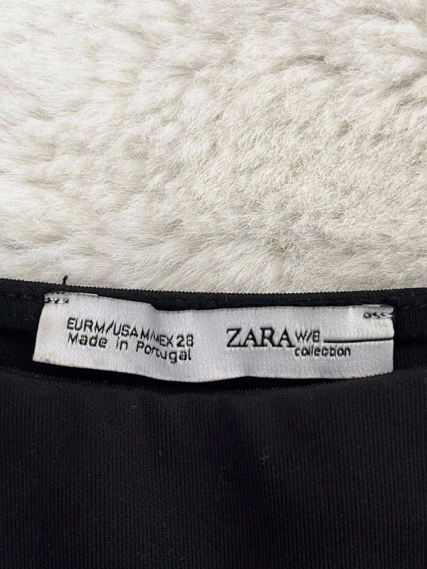 Zara T-shirt: Crop top noir – Usato da Bernex venduto da claraaaa4 2