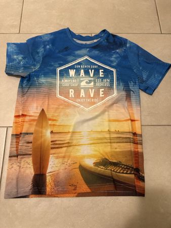 T-Shirt mit Surfbrett Motiv, Grösse 158/164