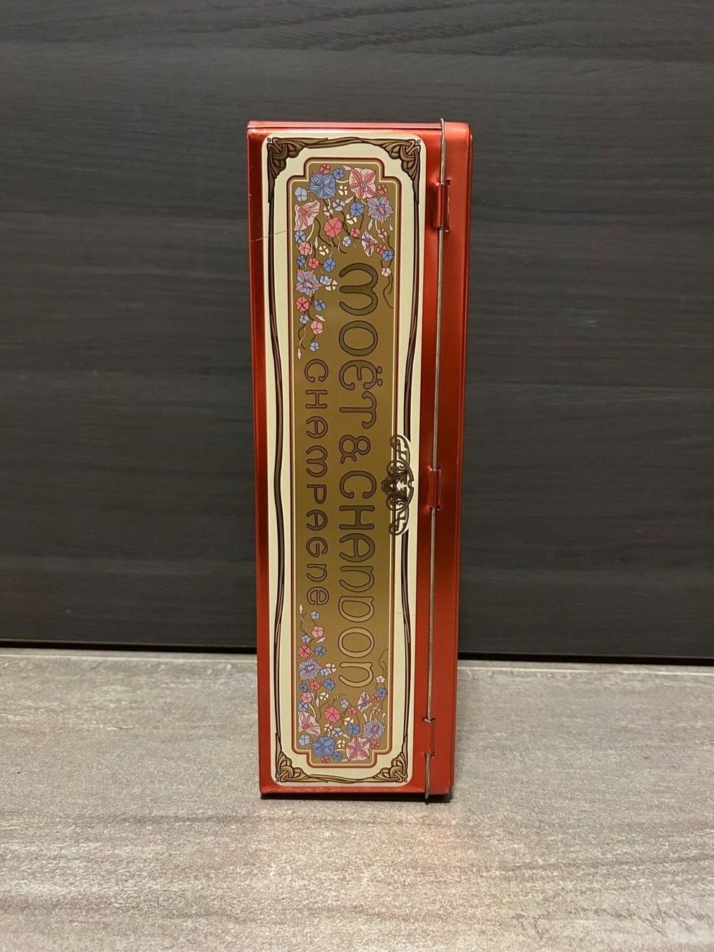 Moet Spirituosen: Moët Chandon Champagne Box – Gebraucht aus Lausanne von Retro-geek 3
