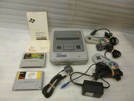 Nintendo SNES Konsole + Kabel + 2 Spiel
