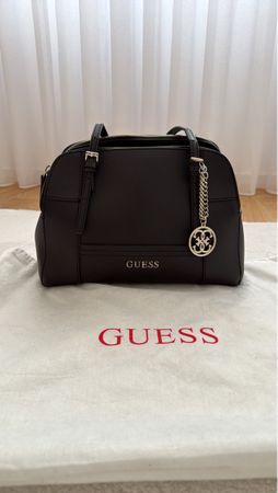 Elegante Guess Handtasche in Schwarz - Top Zustand!
