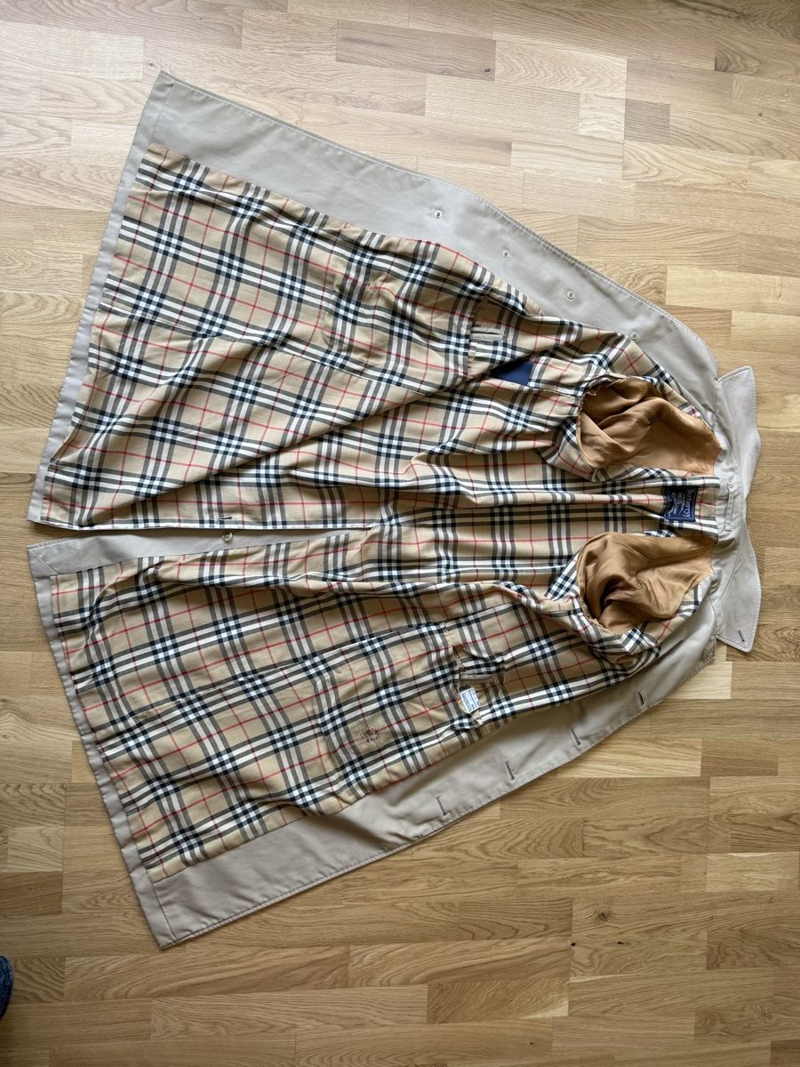Burberry Cappotti: Burberrys Vintage Trench Coat – Usato da Basel venduto da pet_y7pt 8