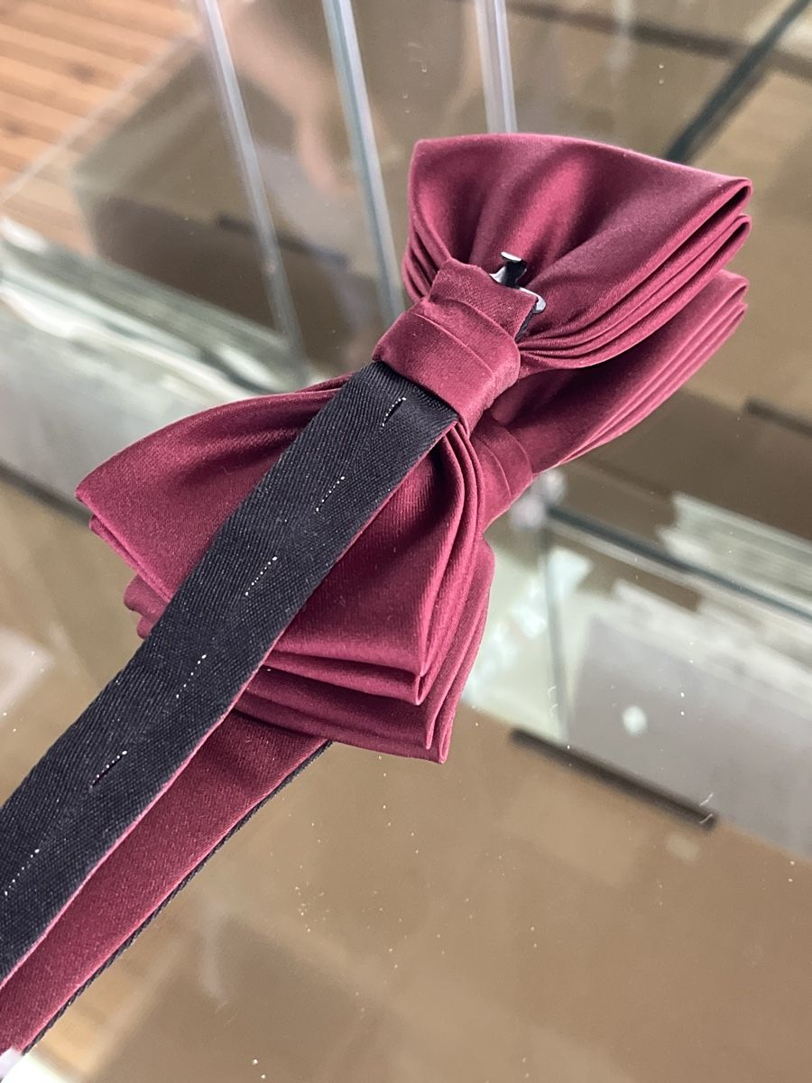 Cravatte: Fliege Schlaufe bordeaux Polyester neuwertig – Nuovo (secondo la descrizione) da Oberwil b. Zug venduto da DeineWunderkammer 2