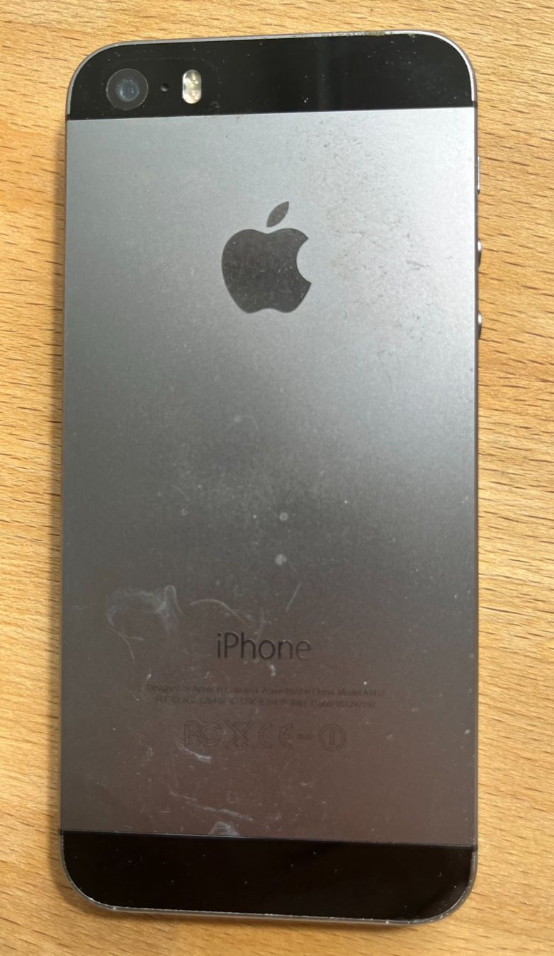 Apple Telefoni cellulari / Smartphones: IPhone 5s, grau, 32GB, A1457 – Usato da Oberwil-Lieli venduto da tho_9p6j 1