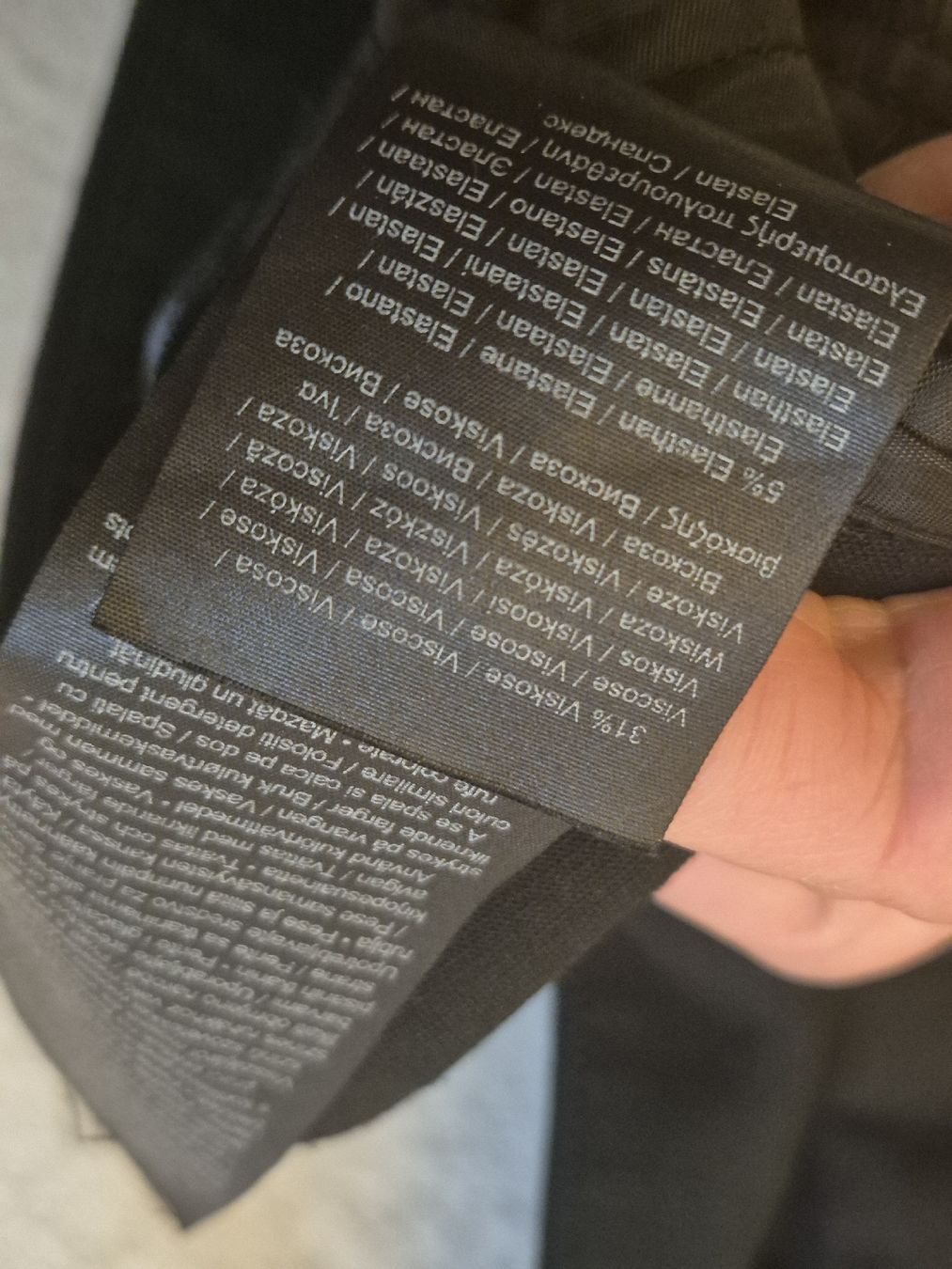 Comma Pantaloni: COMMA Hose, Gr. 40, schwarz, neuwertig – Nuovo (secondo la descrizione) da Herrliberg venduto da SELENONAUTKA 5