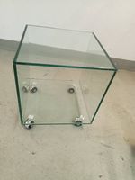 Schöner Beistelltisch, mit Rollen