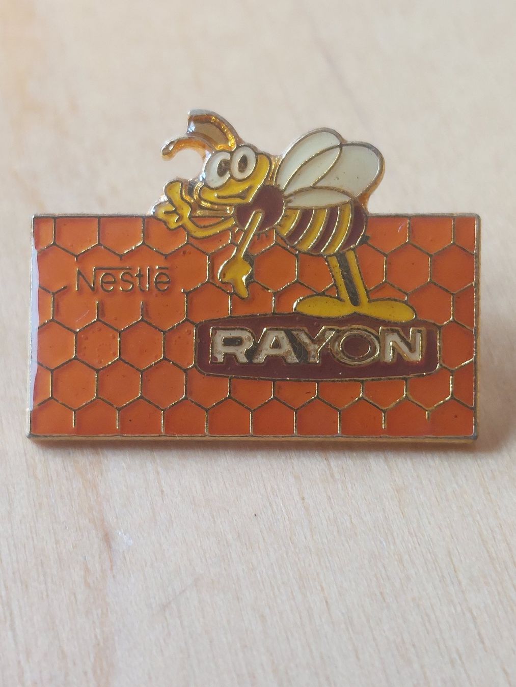 Nestlé Placchette & Badge: NESTLE 02 - PIN – Usato da Gipf - Oberfrick venduto da Esnoopy 1