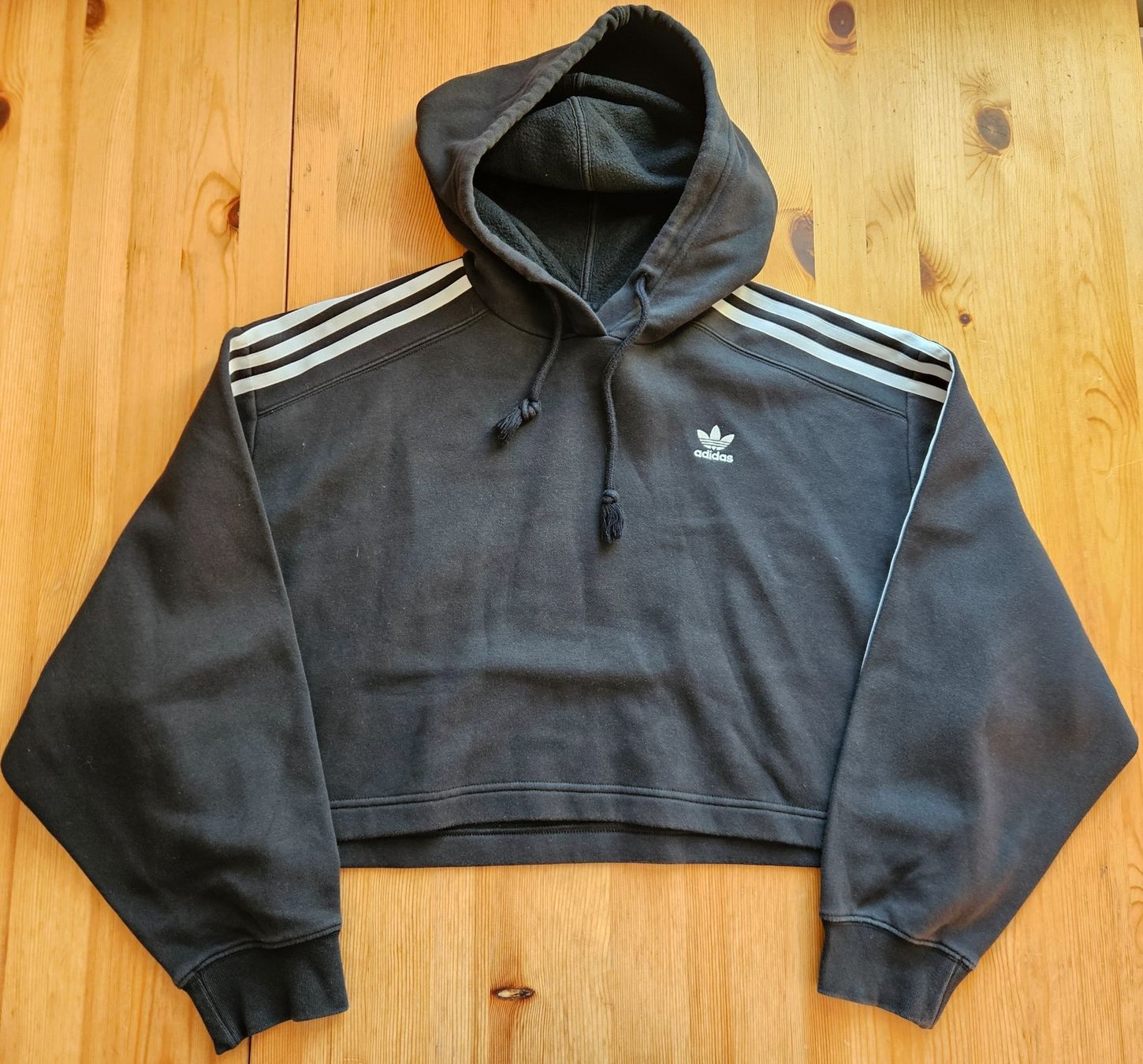 Adidas Maglioni & Felpe: Cropped Sweater adidas Grösse S retro Pullover Hoodie – Usato da Hägglingen venduto da United-Village-Trade