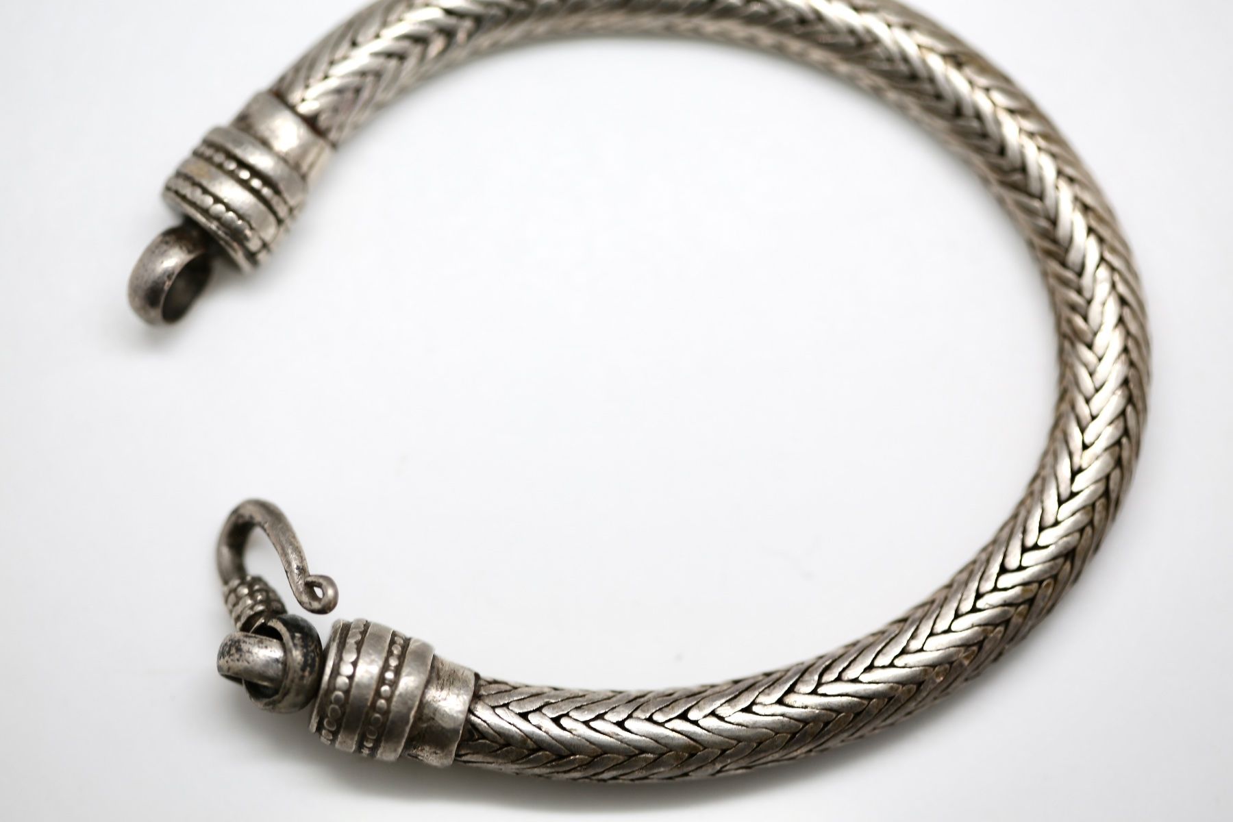 Armbänder & -reifen: Antikes Silber Armband – Gebraucht aus Reinach BL von Han-Numismatik