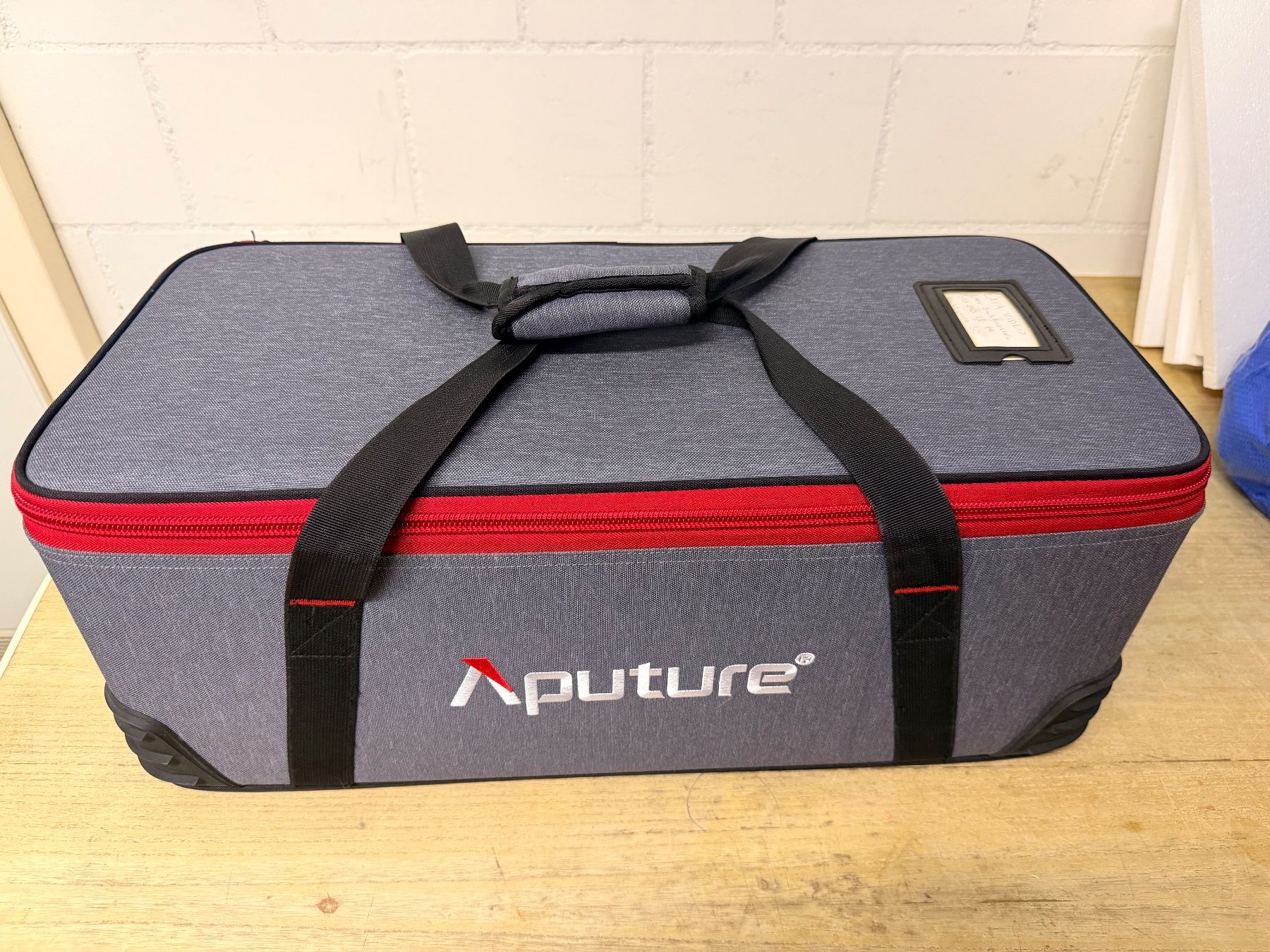 Aputure Lampes: Aputure LS C300d MKII Kit mit Tasche, V-Mount – D'occasion à Münsingen par Larsus 2