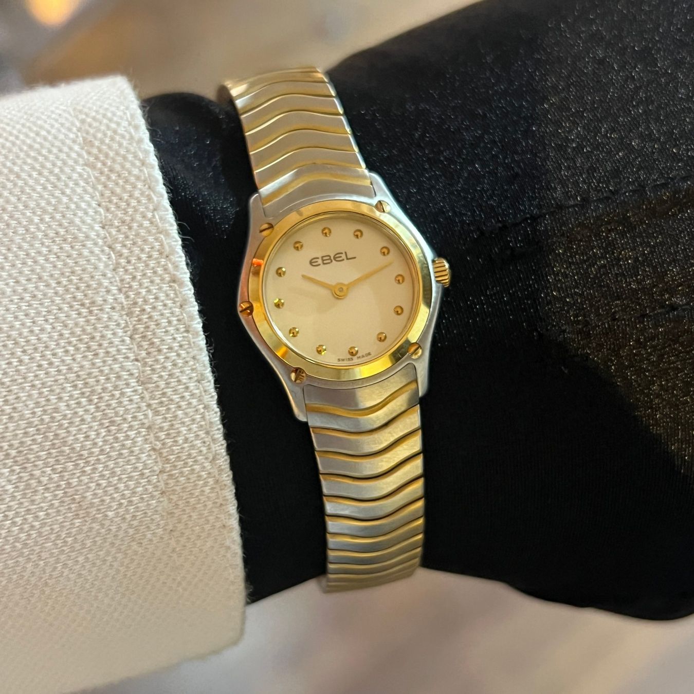 Ebel Orologi: Ebel Classic Sport wave Quartz Gold Bezel E1003F11 – Usato da Carouge GE venduto da Watchaser 3