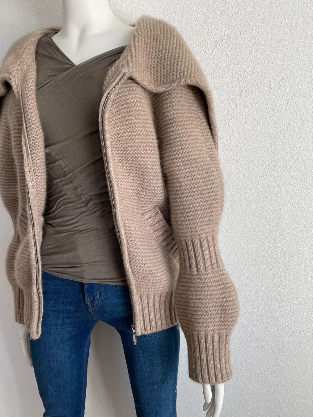 Chanel Pullover & Sweatshirts: Chanel Strickjacke – Neu (gemäss Beschreibung) aus Winterthur von 19.19 4