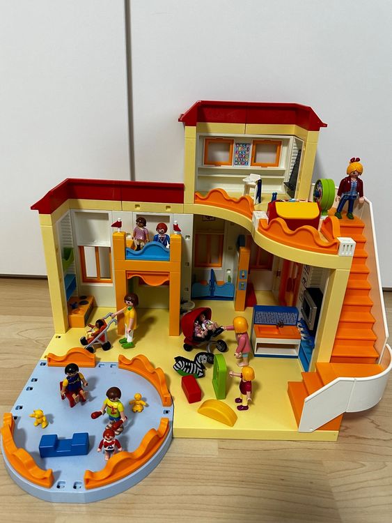  Foto zu Playmobil KiTa Sonnenschein (Gebraucht) in Wollerau für CHF 20 – mit 