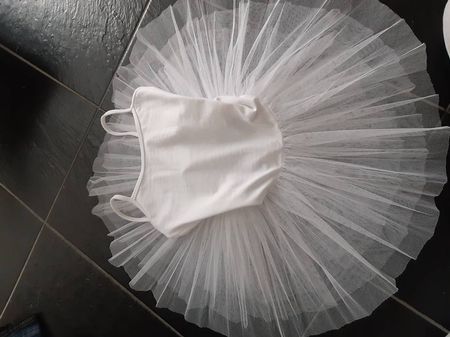 Vendita tutu bianco nuovo, taglia 8 anni