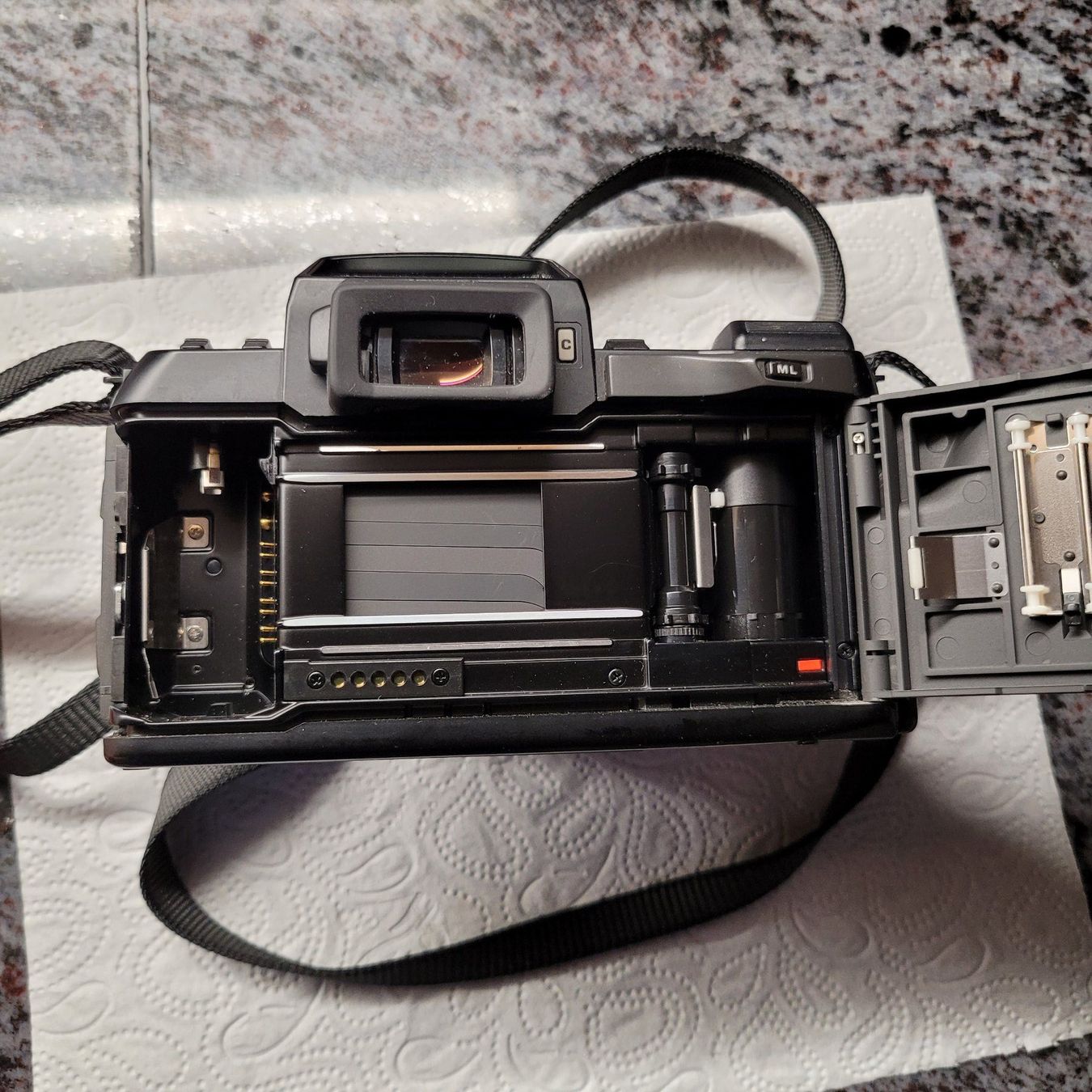Pentax Fotocamera: Pentax SFX Analogkamera mit Objektiv und Gurt – Difettoso da Dörflingen venduto da tucson16 4