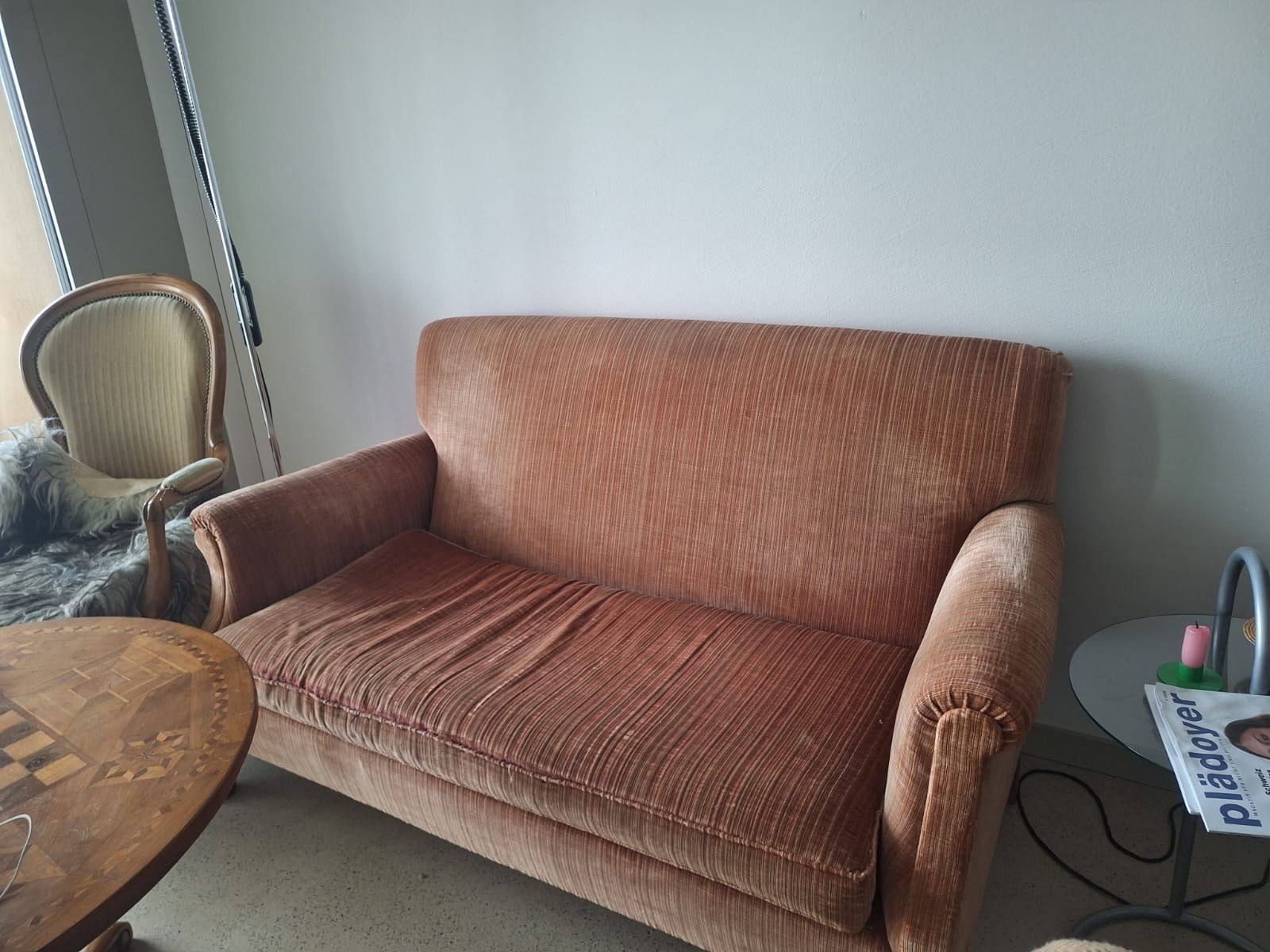 Divani: Rosarotes Sofa gratis wegzugeben – Usato da Zürich venduto da Mrgugus
