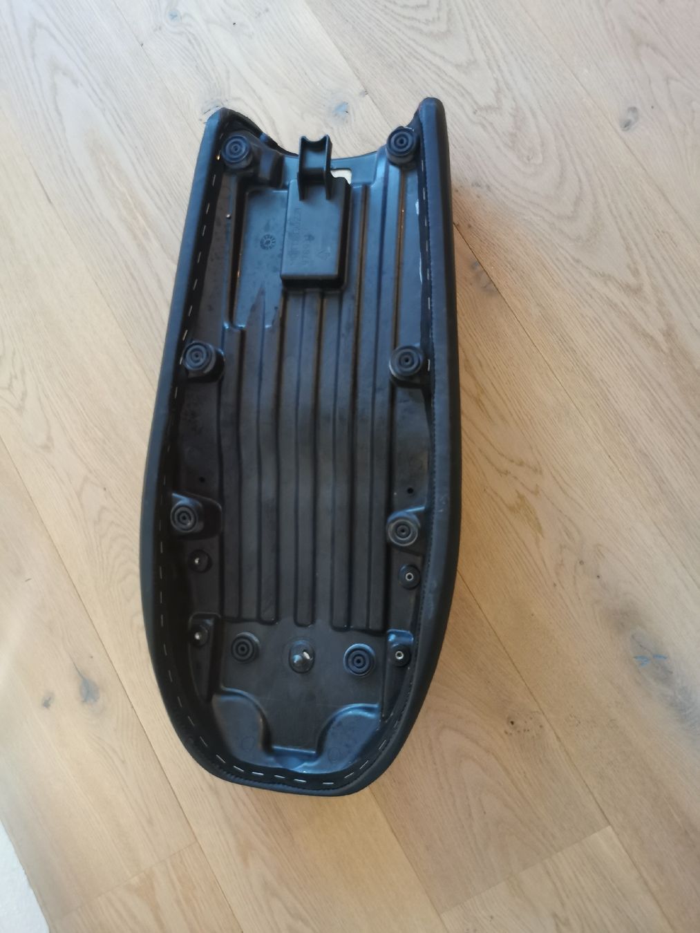 Alle Motorradersatzteile: Original Moto Guzzi V7 Sattel – Neu (gemäss Beschreibung) aus Belp von Skylarge 6