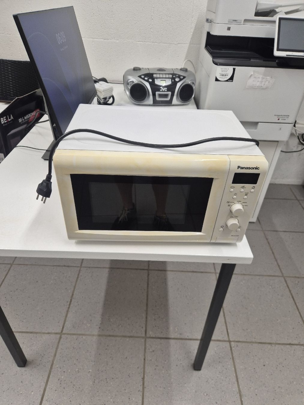 Appareils de cuisine: Mikrowelle Panasonic – D'occasion à kloten par eismeister33