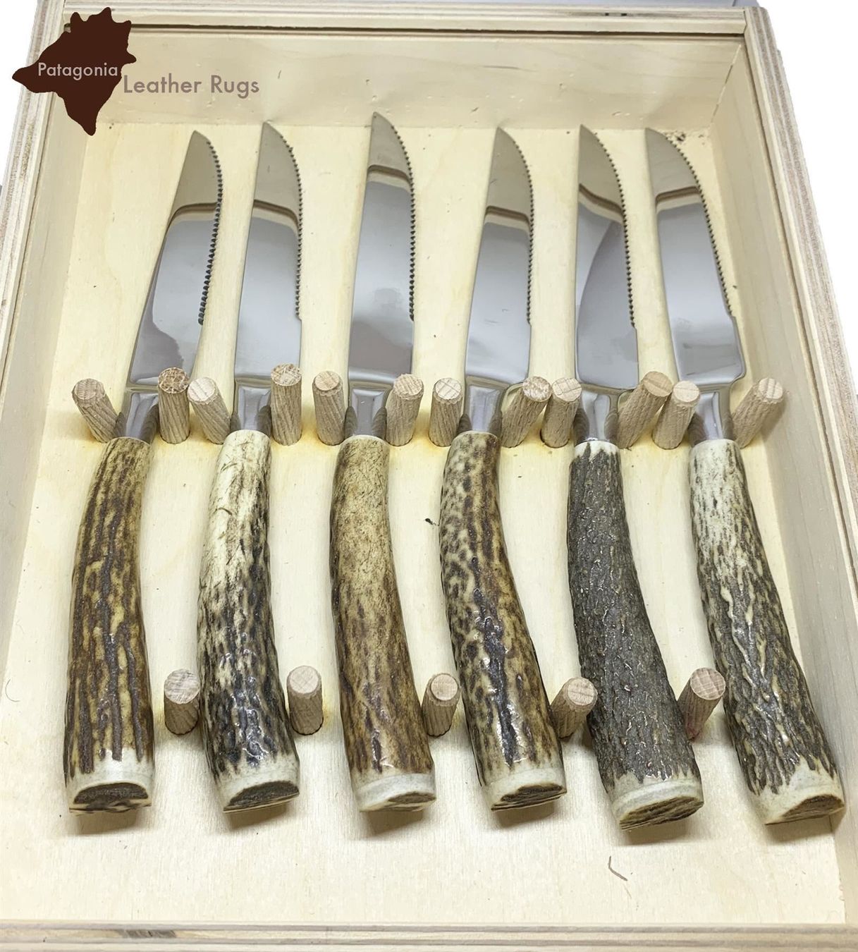 Coltelli: Set mit 6 SteakMesser mit Hirschhorn – Nuovo e nell'imballaggio originale da Arbedo venduto da patagonialeatherrugs 1