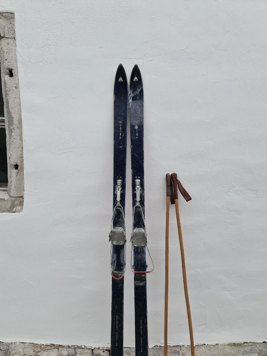 Skis: Antike Ski mit Stöcken – Gebraucht aus Uster von Cruleye 3