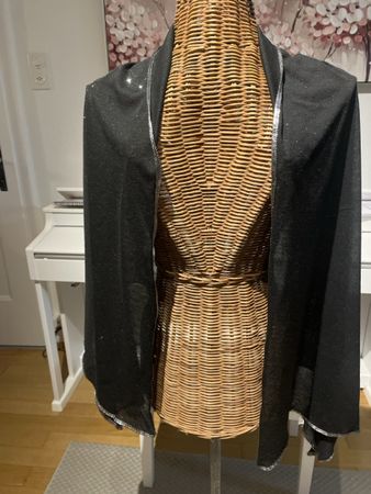 Breiter Schal mit Silberbordure und Glitzer