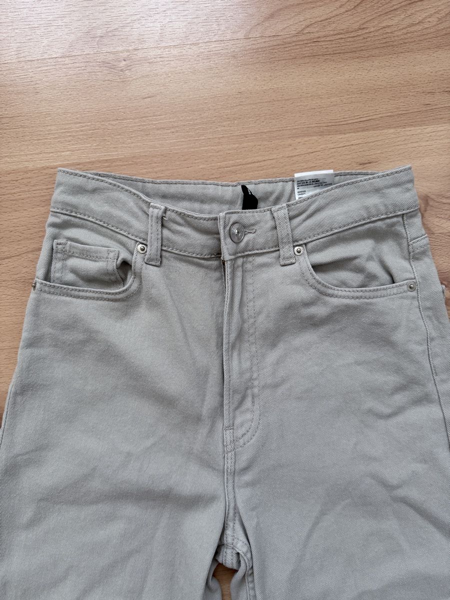 H&M Jeans: H&M Jeans hellgrau Gr. 36 – Nuovo (secondo la descrizione) da Rotkreuz venduto da tha_lb6g 1