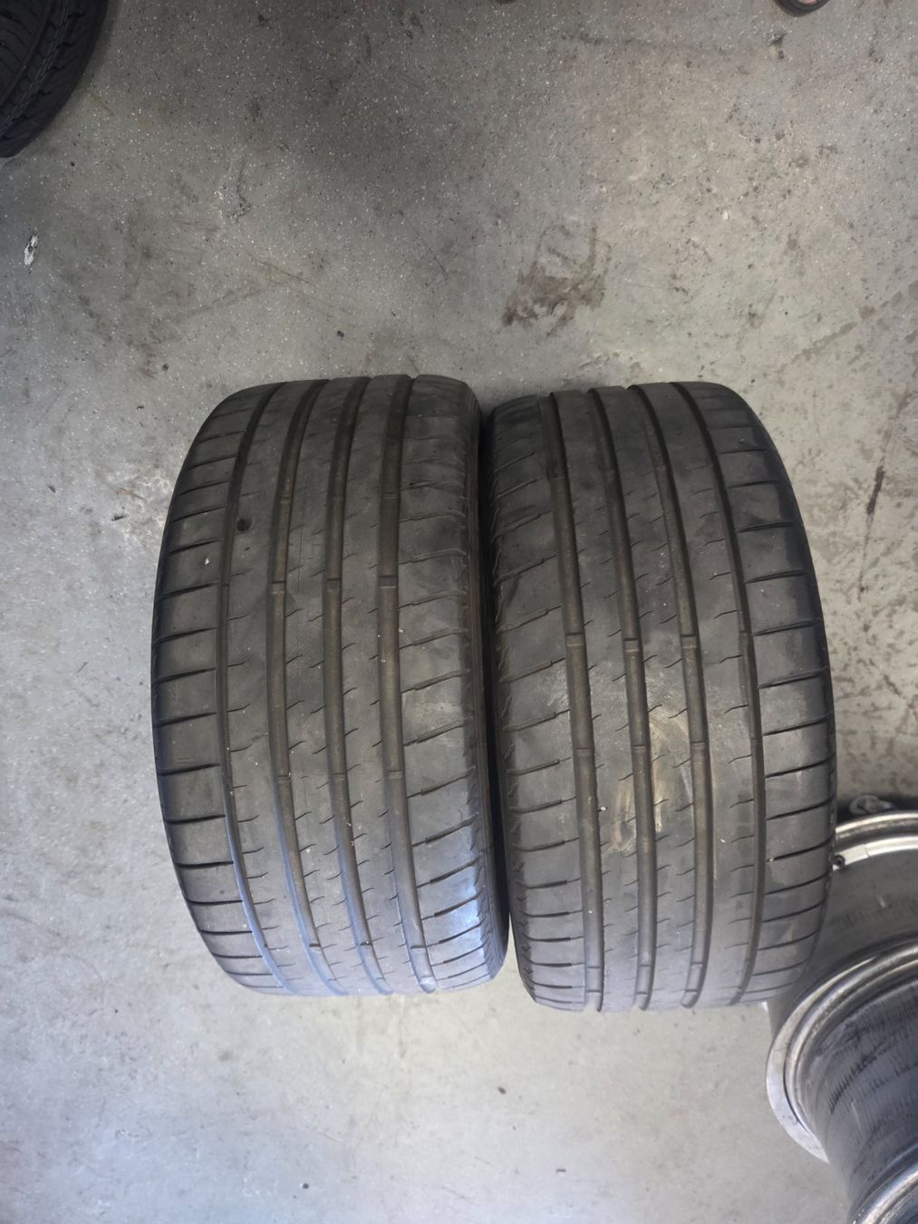 Bridgestone Pneus & Roues: 255 / 35 R 19  96Y Bridgestone – D'occasion à Fischbach-Göslikon par Emanuel.Bardhi