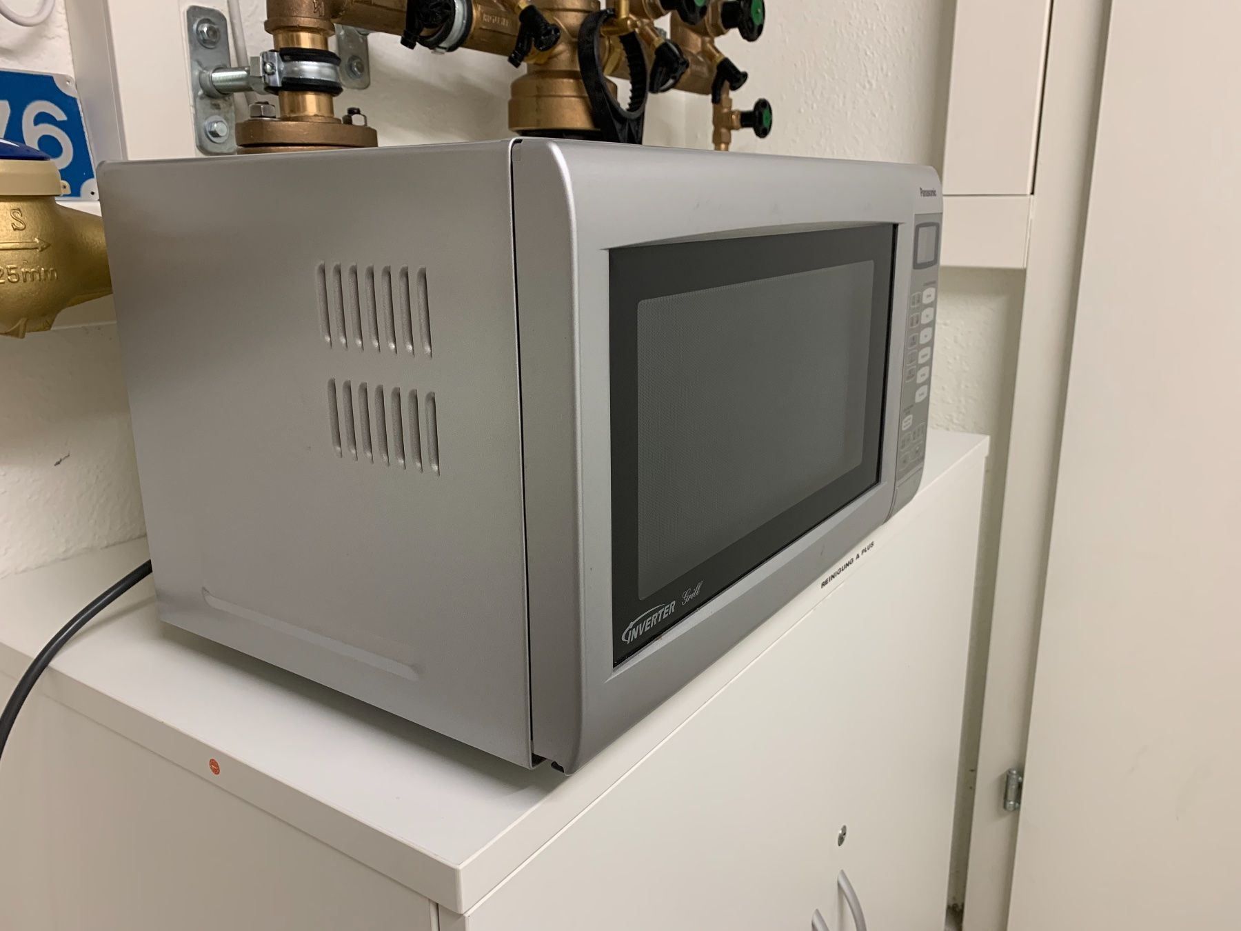 Küchengeräte: KombiMikrowelle mit Inverter-Technologie – Gebraucht aus Davos von Phibo 1