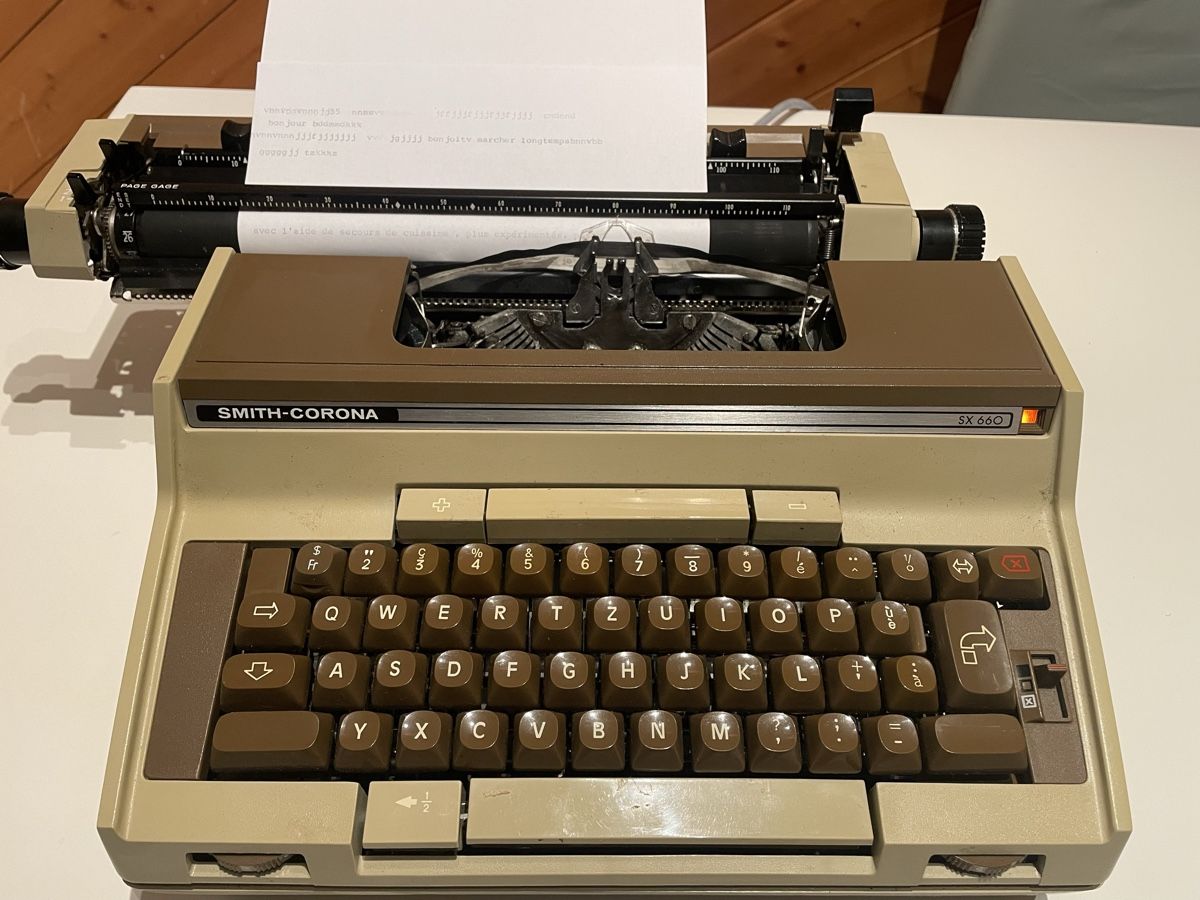 Macchine da scrivere: Machine à écrire électrique Smith Corona vintage – Usato da Vallorbe venduto da gtornado80