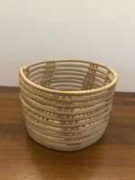 Kleine geflochtene Korbschale aus Naturmaterial, Topf