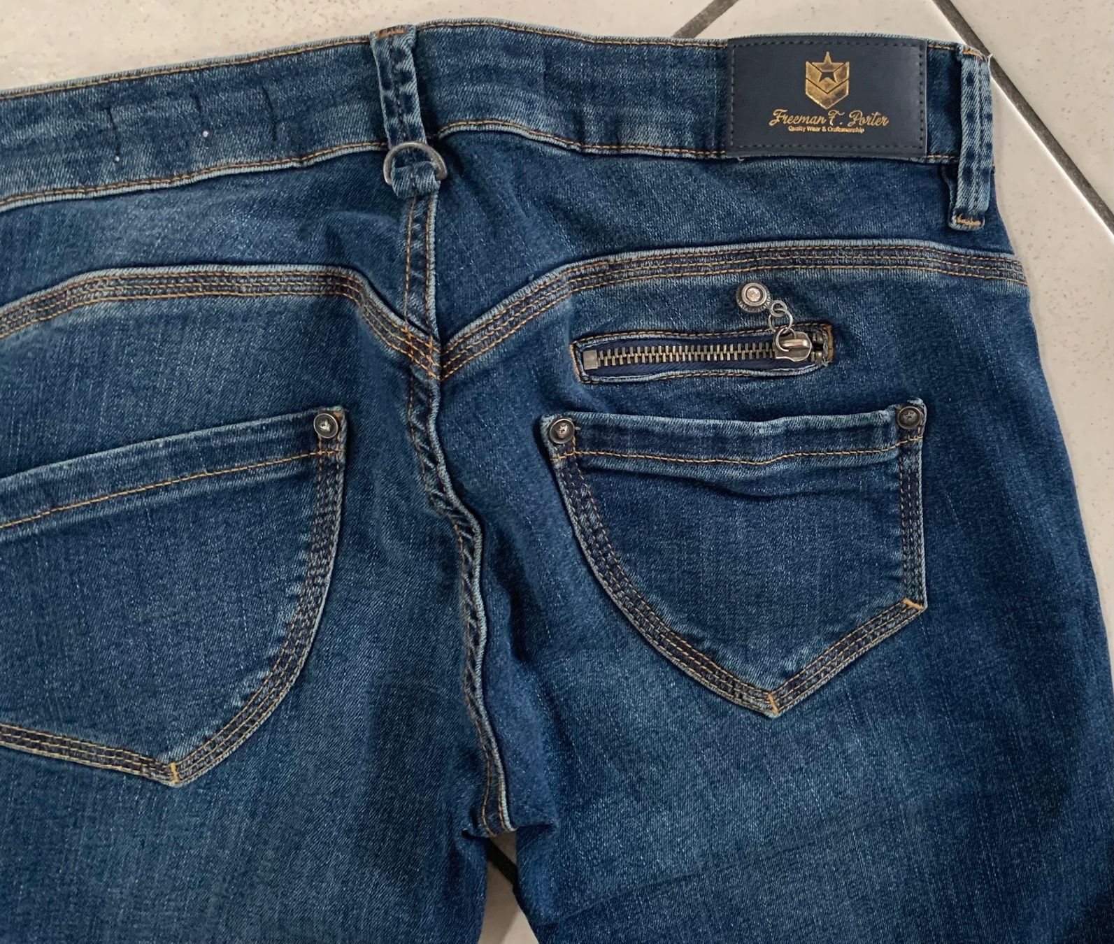 Jeans: Damen Jeans FREEMAN T. PORTER Gr. 28 – Usato da Sursee venduto da escape62 3
