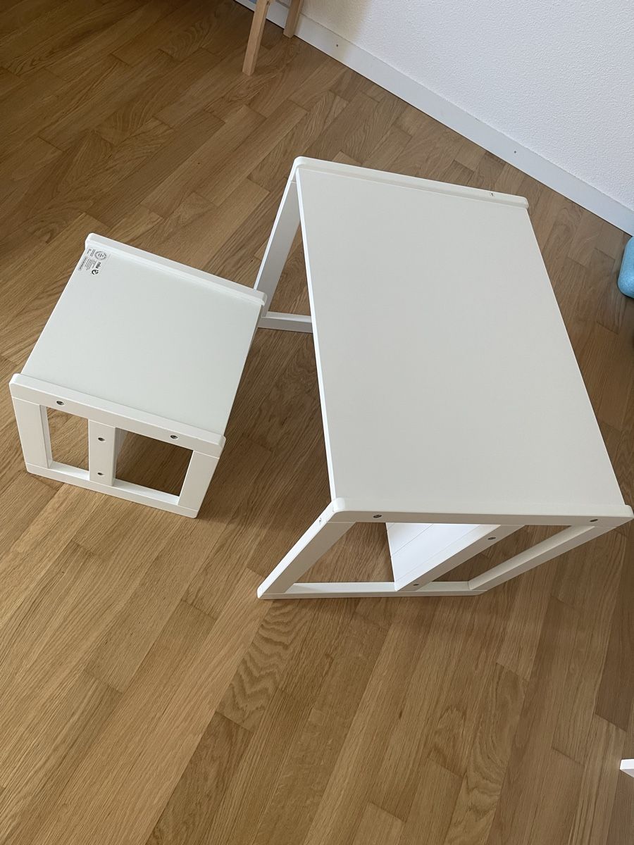 Set de table et chaises: Kinder tisch und stuhl – D'occasion à Au ZH par Ilamei